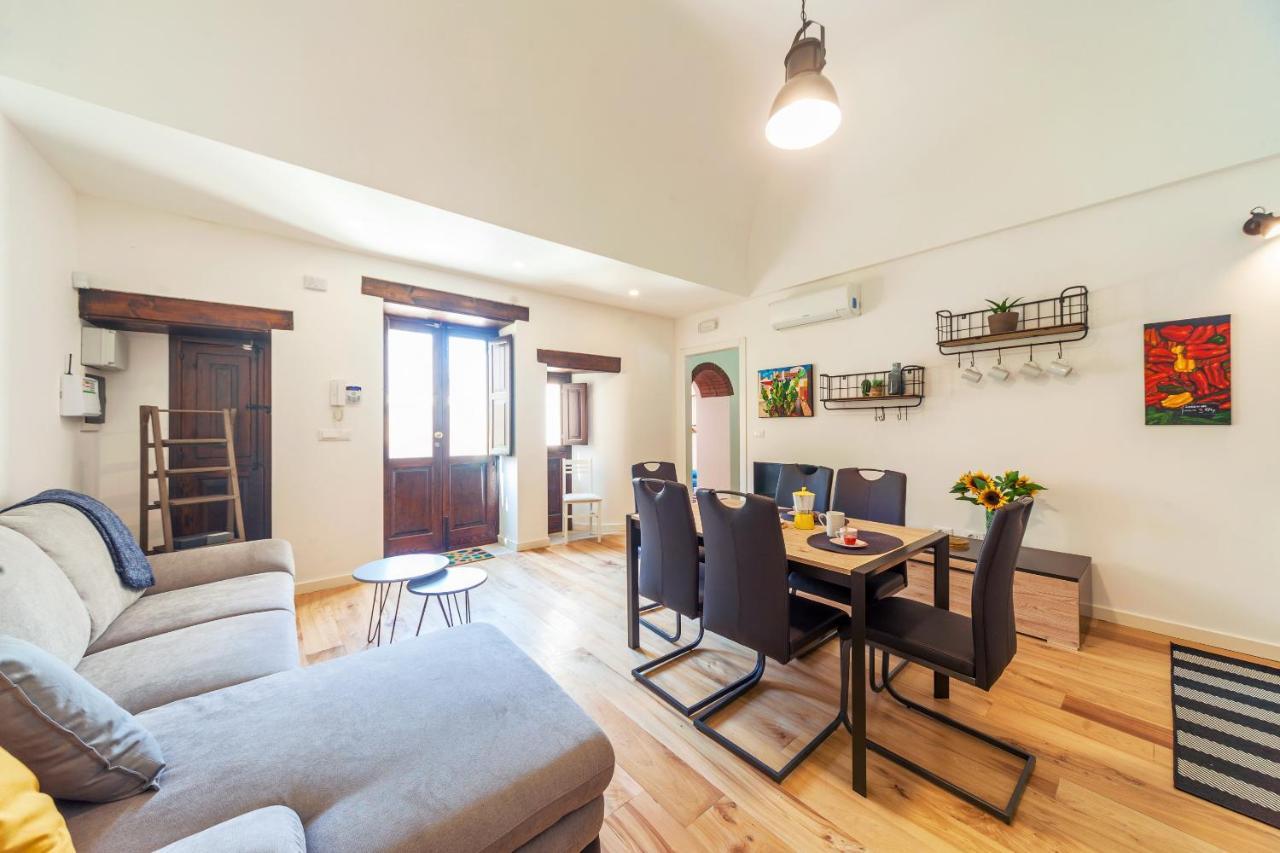 Vakalu-Piazza Duomo Charming Apartment Syracuse Exterior photo